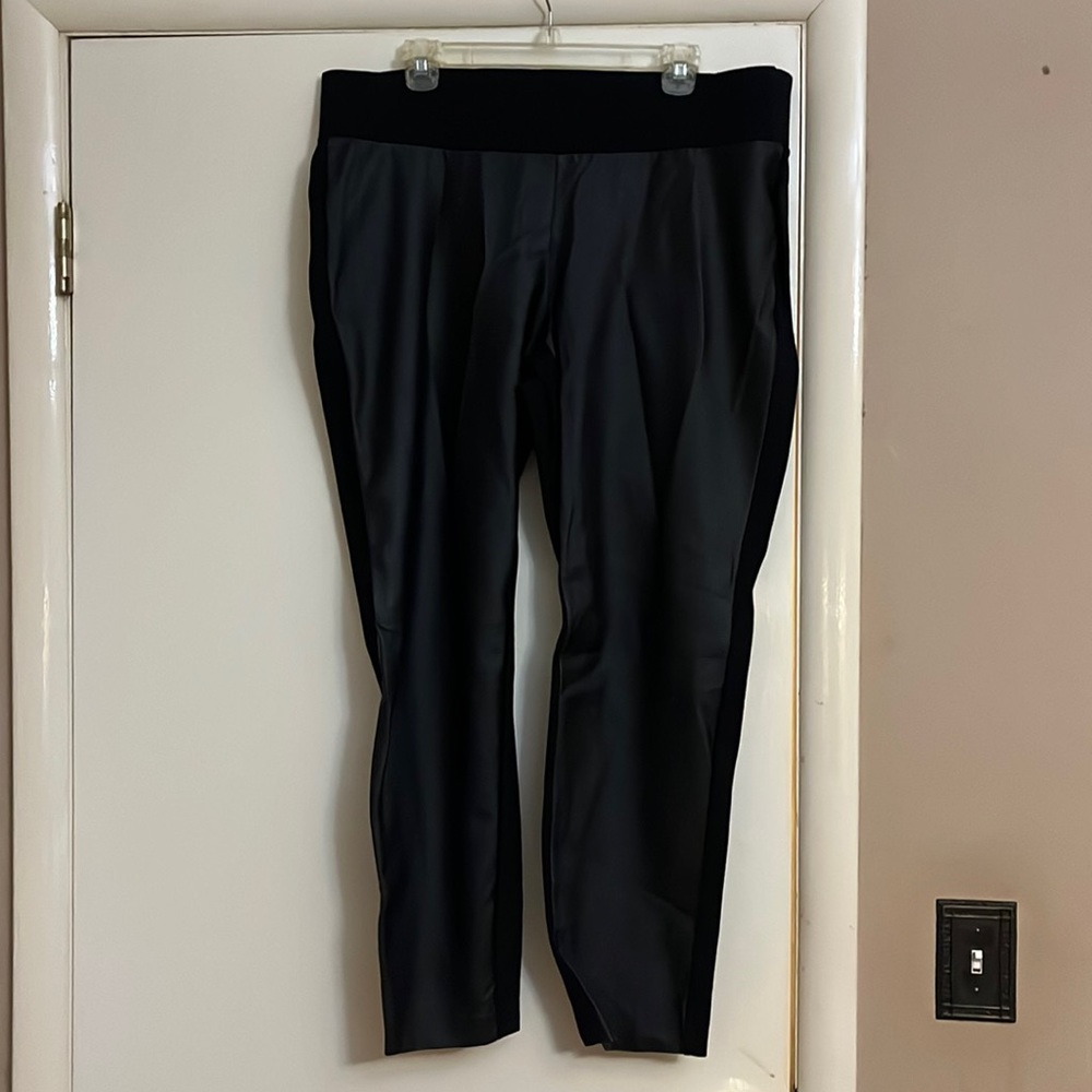 NWOT NEVER WORN KAARI BLUE CURVY Faux Leather/Spandex Black Leggings-2X